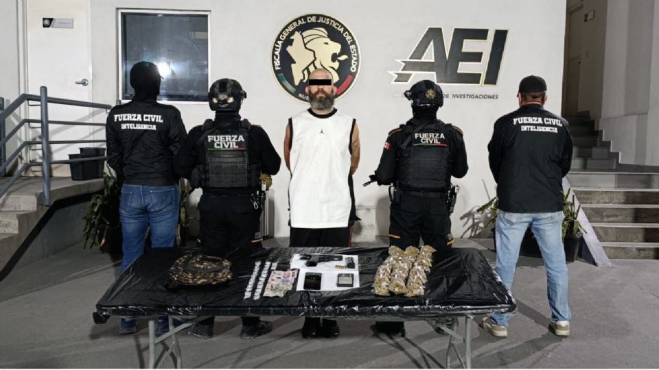 El presunto generador de violencia fue detenido con un arma y diversas dosis de droga en la colonia Barrio La Moderna, en Monterrey.