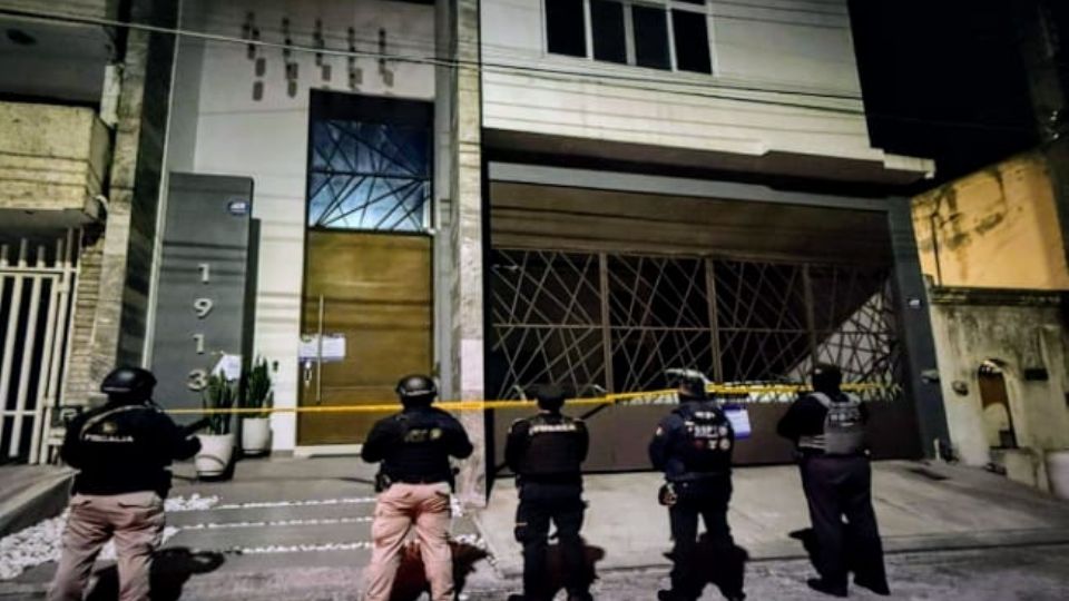 Autoridades localizaron armas de fuego, cartuchos y vehículos en San Nicolás y Guadalupe.