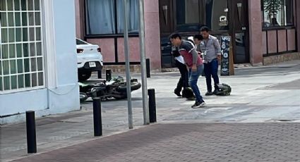 Otro accidente en la calle 60 con 51: motociclista impacta contra vehículo que invadió su paso