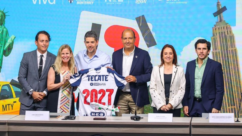 Viva Aerobus presentó en el Estadio BBVA la nueva ruta Monterrey–Nueva York, que operará a partir de diciembre de 2025.