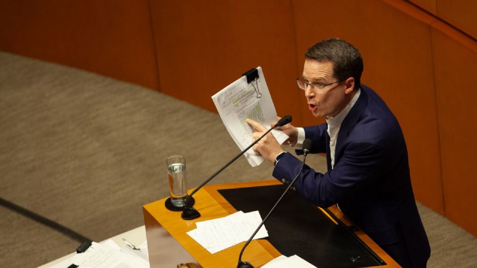 El senador por el PAN lamentó que la respuesta del coordinador de los senadores de Morena haya sido “que se vayan de rodillas a la Basílica, a ver si se les hace el milagro”.