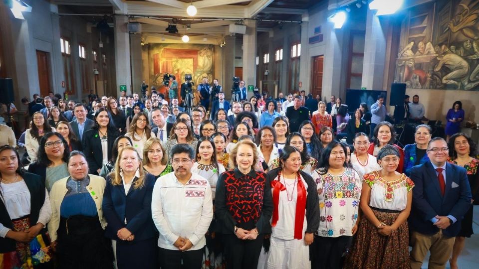 La Ministra Yasmín Esquivel participó en un espacio de diálogo organizado por la SCJN para conmemorar el Día Nacional e Internacional de las Mujeres Indígenas.
