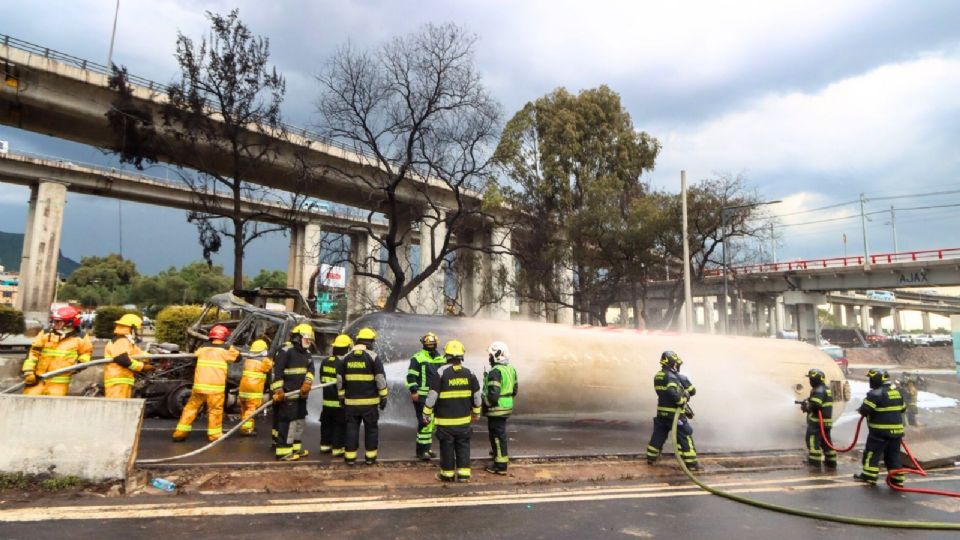 Una fuga de nitrógeno de una pipa, se registró en Toluca.