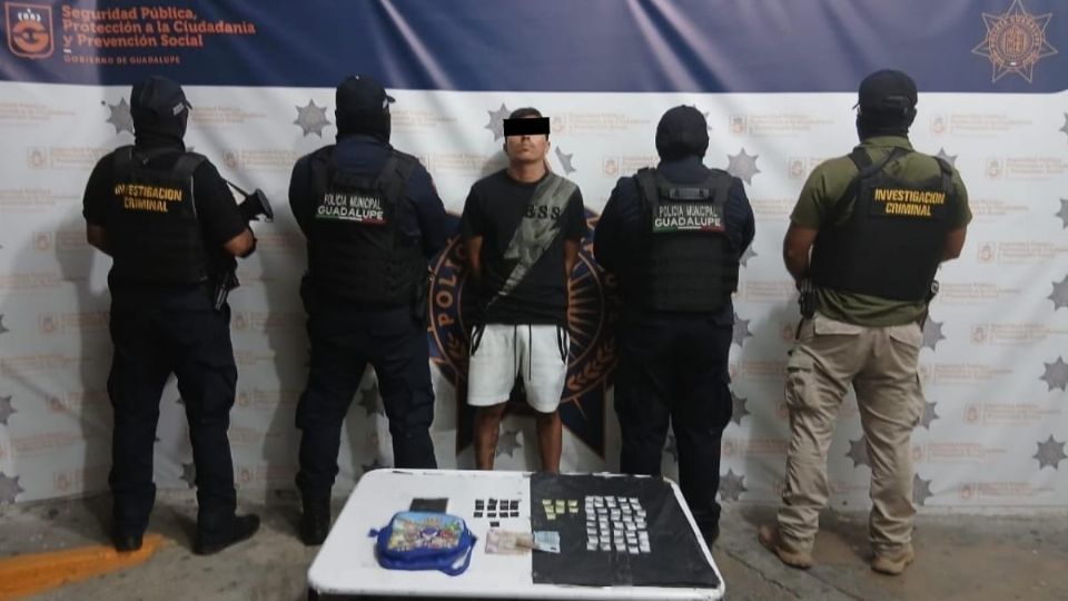 Policías de Guadalupe capturaron a un presunto distribuidor de droga en la colonia Cañada Blanca.