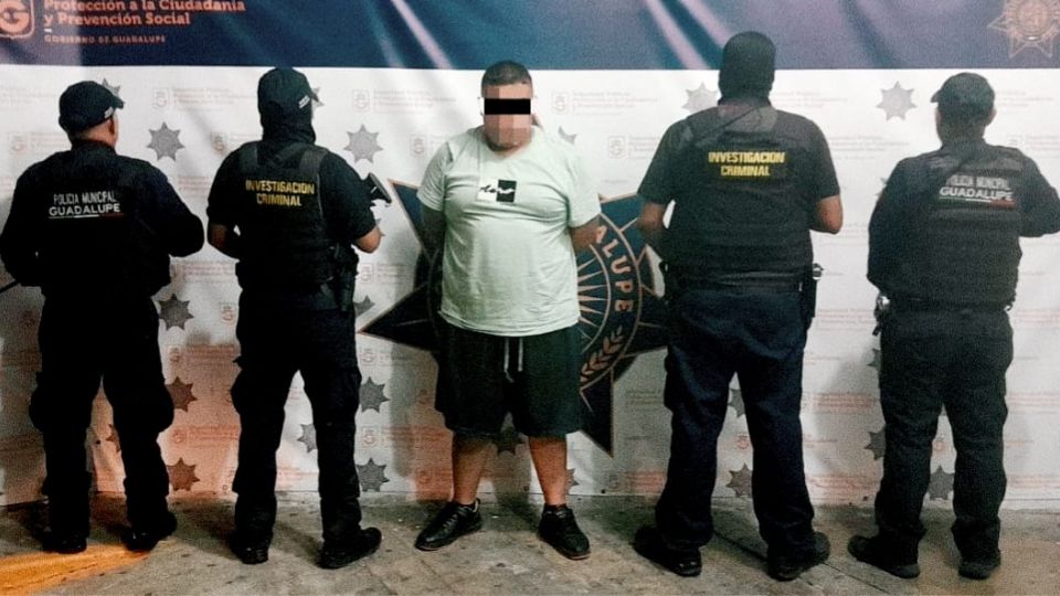 Policías de Guadalupe capturaron a “El Gordo”, presunto asaltante con historial delictivo y droga en su poder.
