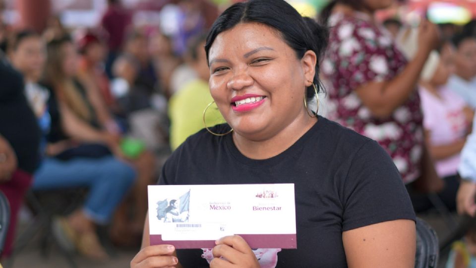 Mujeres Renacimiento: fechas y horario para entrega de tarjeta a rezagos