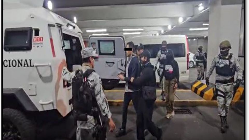 Aprehenden en el AICM a Óscar Álvarez, principal operador financiero del CJNG.