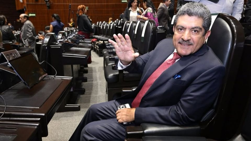 La noche de este miércoles, Manuel Espino fue víctima de un infarto cerebral que lo tiene hospitalizado.