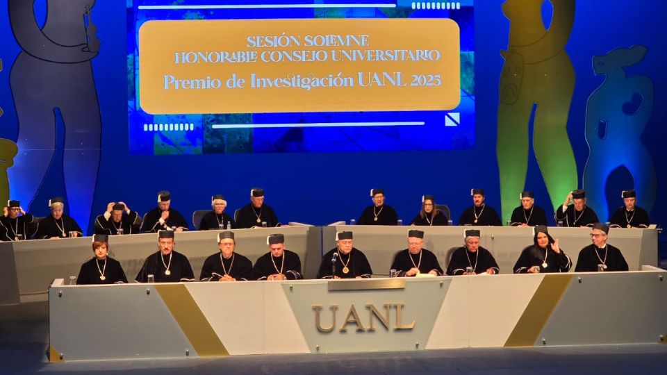 La UANL reconoció en sesión solemne a artistas y académicos con el Premio a las Artes y a la Investigación 2025, otorgando estímulos de 125 mil pesos.