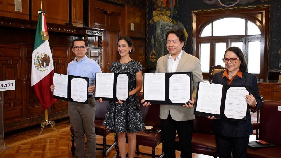 Buscan reducir brecha digital y fomentar participación global en estudiantes.