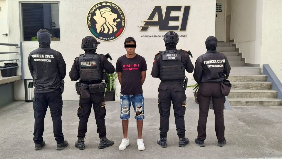 El hombre fue detenido en la colonia Lomas de Topo Chico y puesto a disposición del Ministerio Público junto con la droga asegurada.