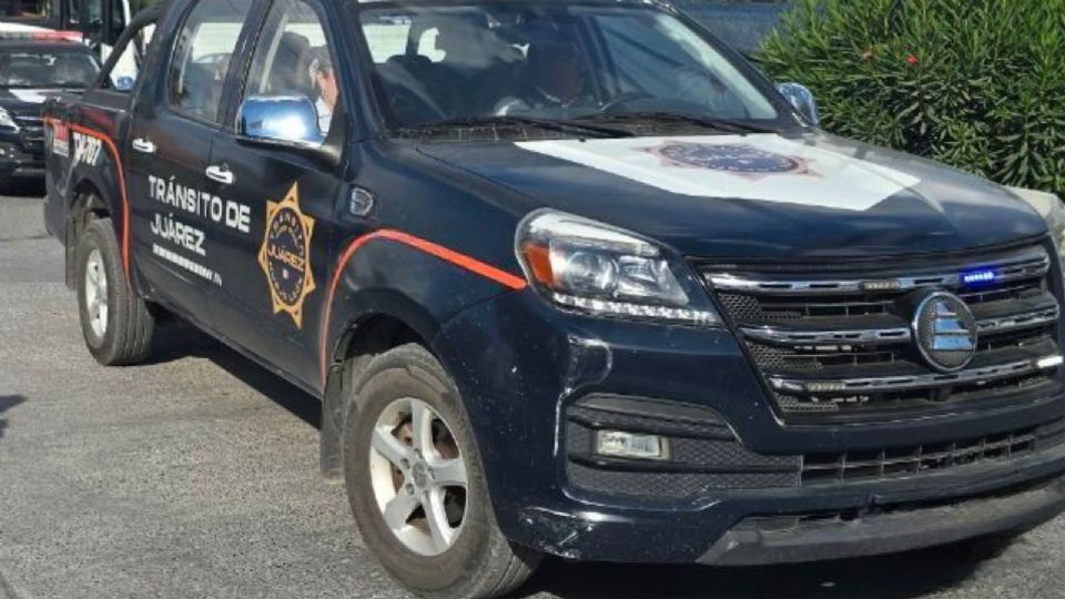 Oficiales de la Policía de Juárez acordonaron la escena del ataque.