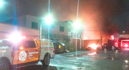 Incendio en empresa tarimera de Apodaca moviliza a cuerpos de emergencia