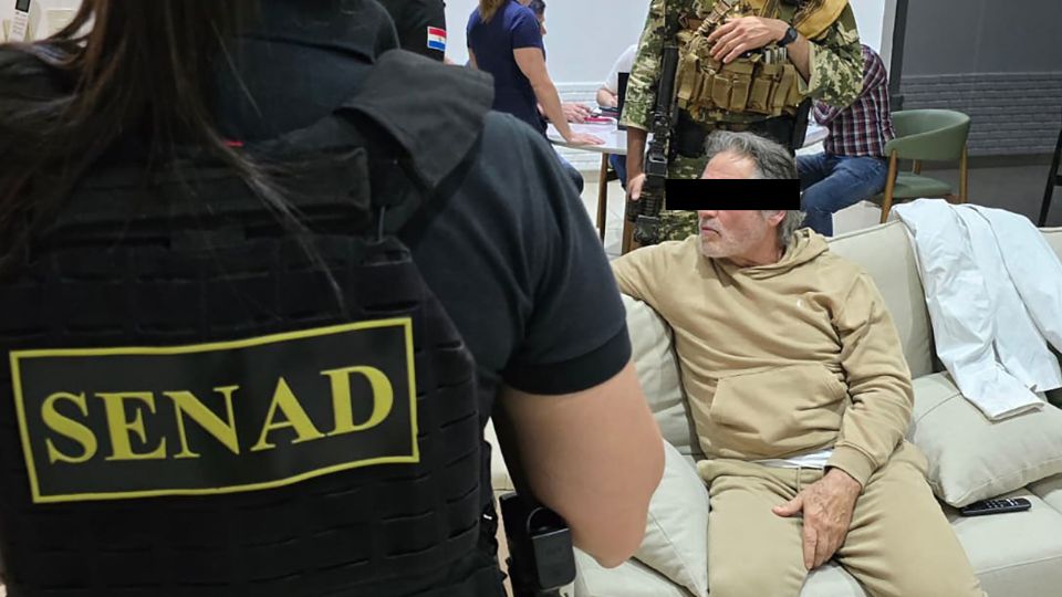 Hernán Bermúdez, líder de “La Barredora”, fue detenido en Paraguay y ya se encuentra bajo traslado a México.