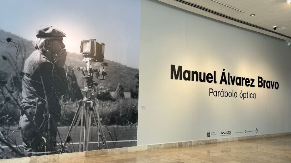 La exposición “Manuel Álvarez Bravo. Parábola óptica” reúne 84 fotografías del maestro de la lente en el Museo de Historia Mexicana.