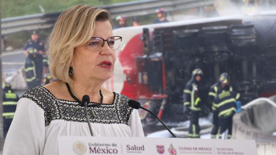 Vecinas y vecinos continúan llevando veladoras al memorial que sigue creciendo en el Puente de la Concordia tras la explosión de la pipa de gas.