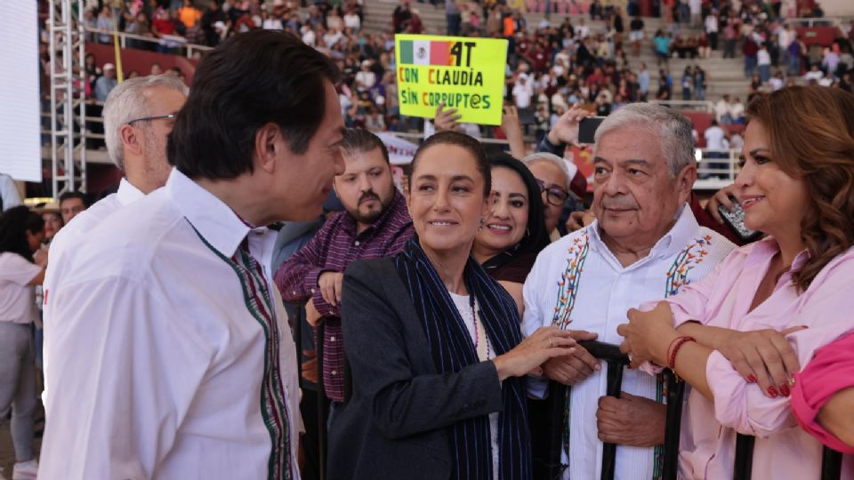 El titular de la SEP acompaño a la presidenta Claudia Sheinbaum por varios estados.