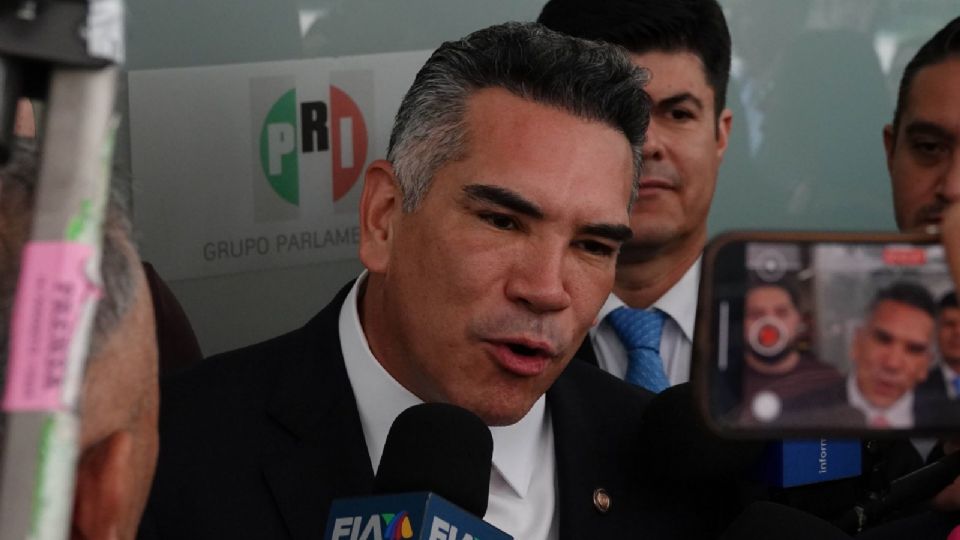 Indicó que el pueblo de México está de pie.