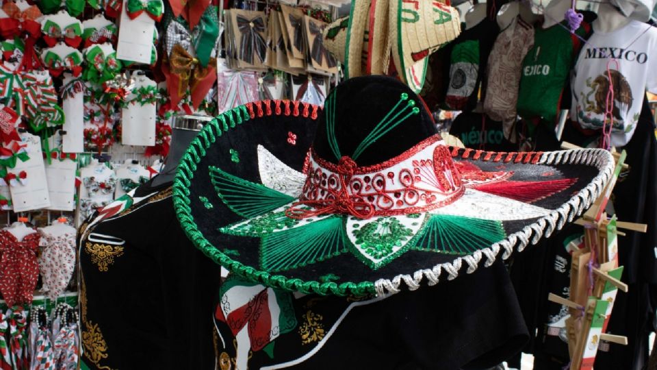 Llamó a respetar las leyes locales, especialmente las de tránsito, convivencia y comportamiento en la vía pública.