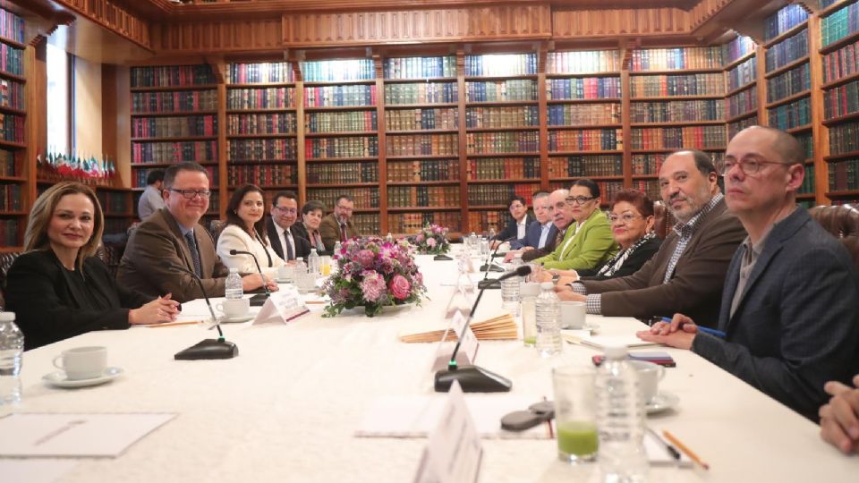 Magistrados del TEPJF se reúnen con integrantes de la Comsión Presidencial para la Reforma Electoral.