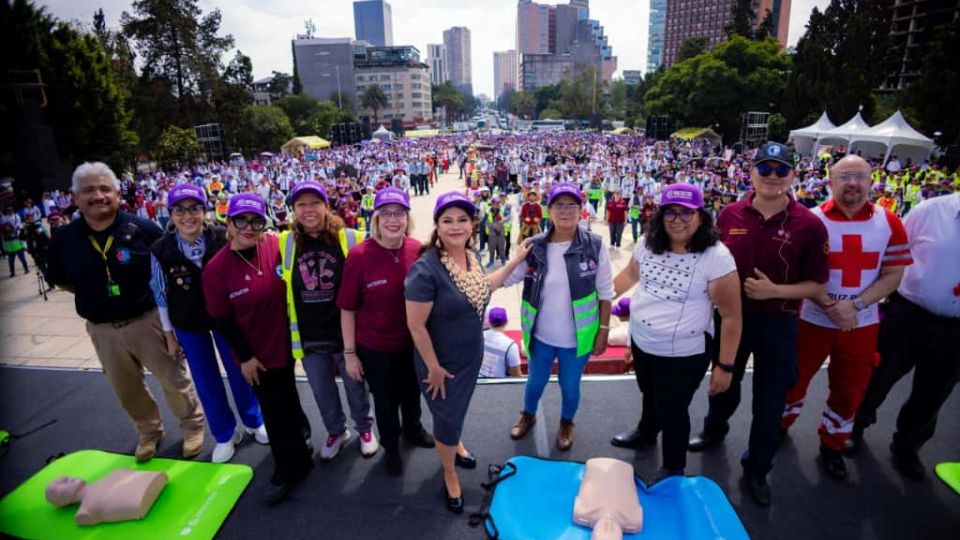 La jefa de Gobierno, Clara Brugada Molina, encabezó la clase masiva de reanmación RCP.