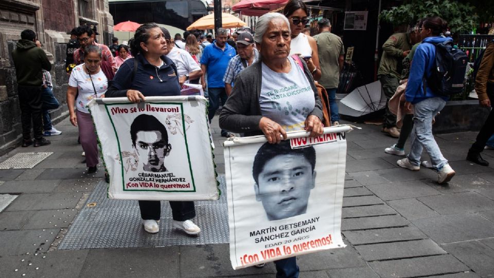 Ejército mantiene ocultos 800 folios clave; padres piden acceso a archivos militares.