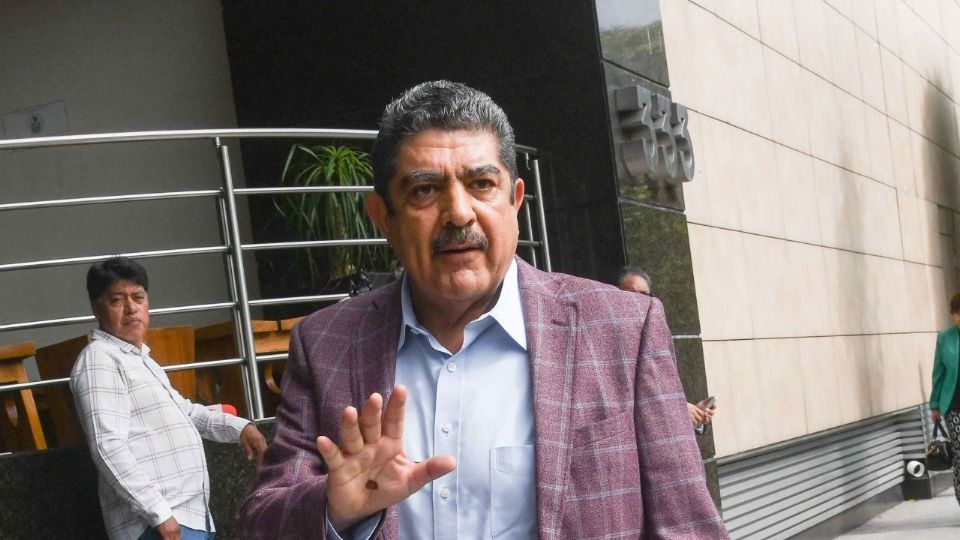 Monreal Ávila reiteró sus deseos de que su compañero de bancada pueda mostrar una mejora y recuperarse.