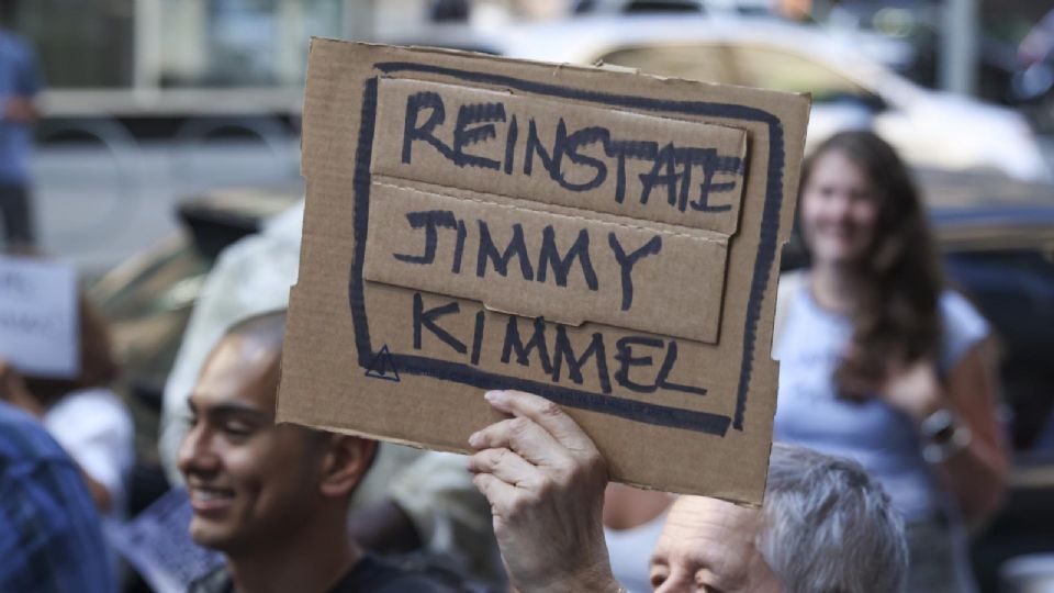 El caso más reciente es el de Jimmy Kimmel, cuyo programa fue suspendido.