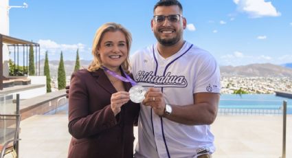 Maru Campos felicita a Uziel Muñoz por su actuación en el Mundial de Atletismo 2025