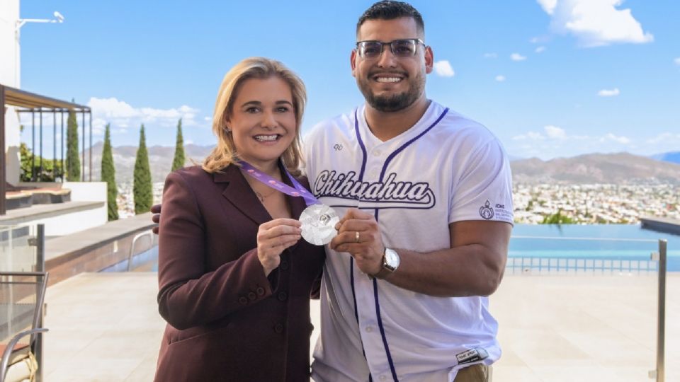 Maru Campos, gobernadora de Chihuahua, y Uziel Muñoz.