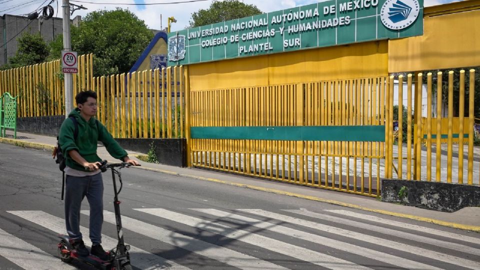El posible agresor de 19 años de edad, sigue hospitalizado en calidad de detenido con supervisión médica.
