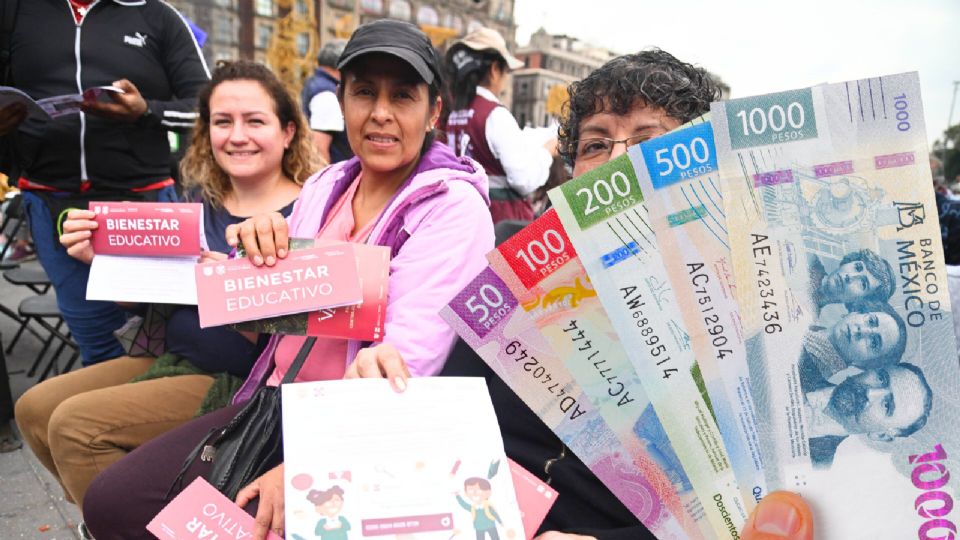 De acuerdo con la Coordinación de Becas, el monto se otorga de manera regular durante el ciclo escolar.