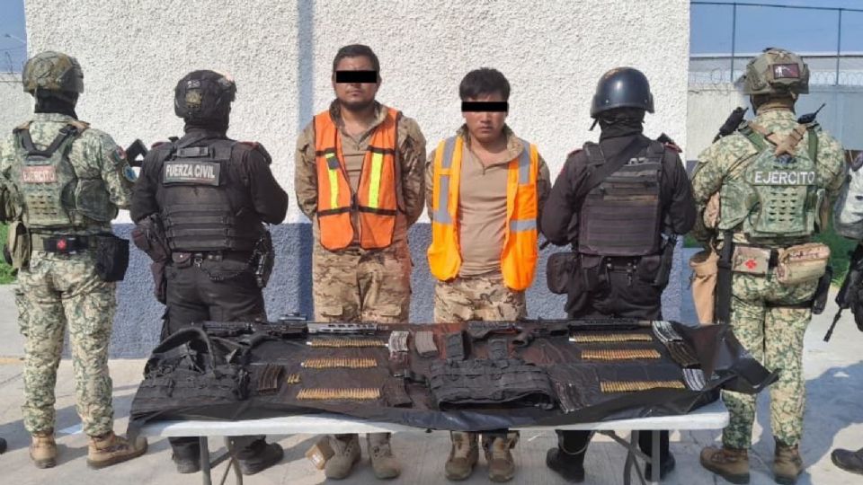 Autoridades aseguraron armas, cargadores y droga durante los operativos en Dr. Coss y Monterrey.