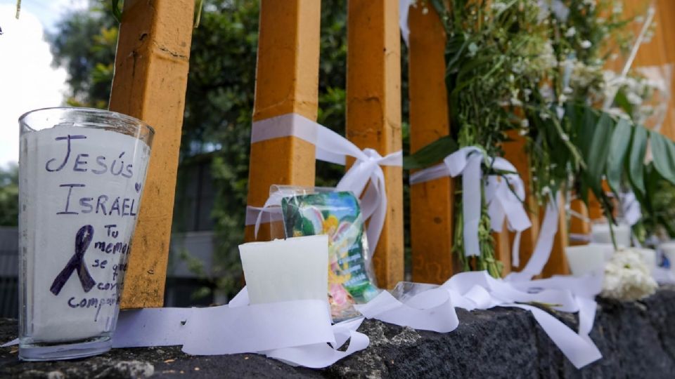 Veladora con el nombre de Jesús Israel, joven asesinado a manos de otro al interior del CCH Sur.