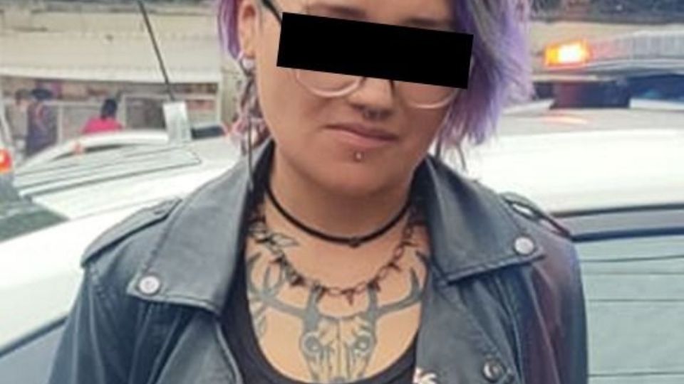 La dependencia precisó que un oficial intentó calmar a la mujer.