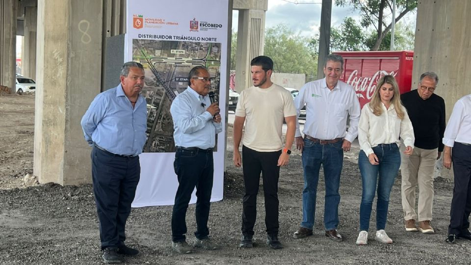 Samuel García y Andrés Mijes supervisaron los avances del distribuidor vial Triángulo Norte en Escobedo.