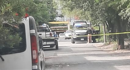 Hallan a un hombre asesinado en un terreno baldío del centro de Juárez