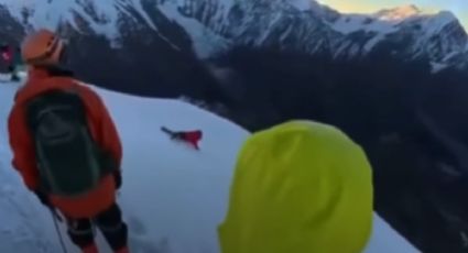 VIDEO | Tragedia en la montaña: alpinista cae 200 metros al intentar tomarse una selfie