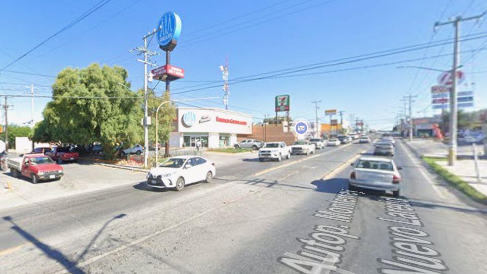 Autopista a Nuevo Laredo y avenida Independencia, en su cruce con la calle Allende.