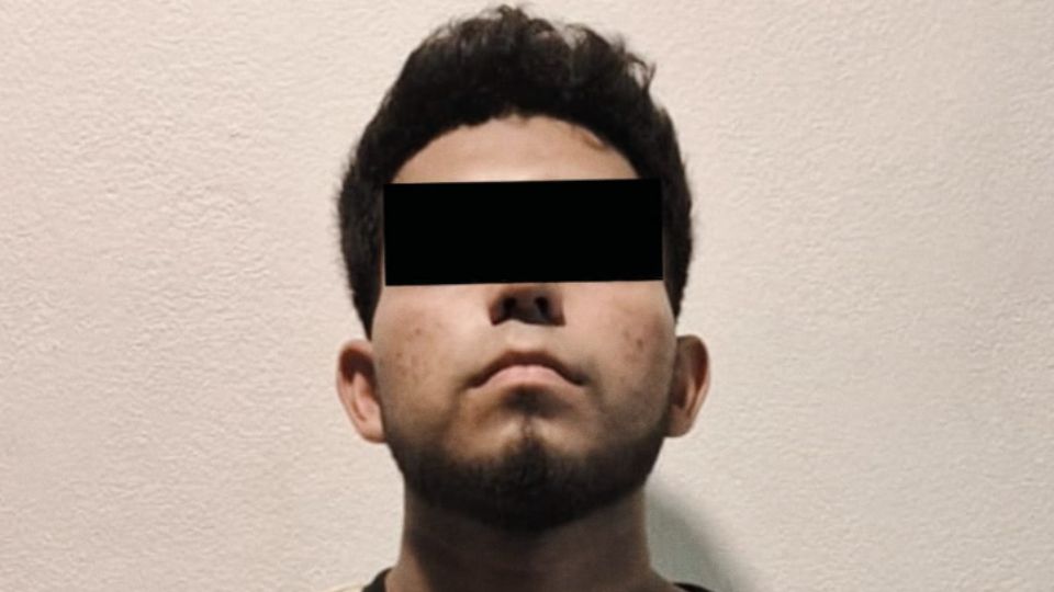 Policías de Guadalupe aseguraron el arma de juguete con la que un joven amagó a un hombre en la colonia Jardines de San Rafael.