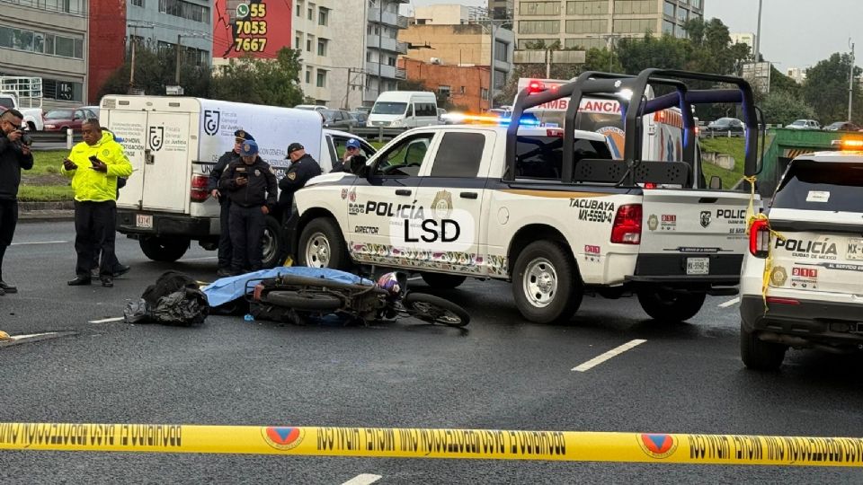 Un motocilista murió esta mañana en carriles centrales del Viaducto tras un percance.