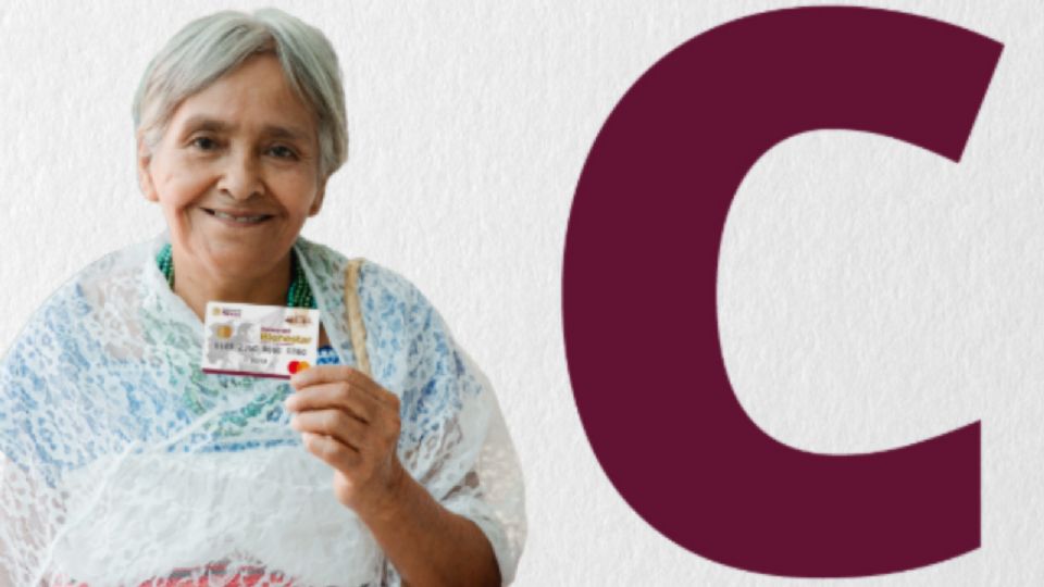 Adultos mayores de Nuevo León reciben la Pensión Bienestar en su tarjeta del Banco del Bienestar.