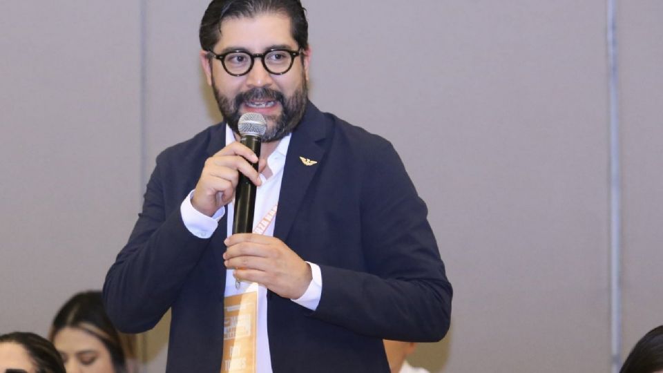 El diputado Royfidd Torres subió su punto exhibiendo la contradicción en que caen los legisladores.