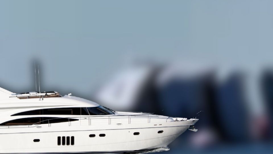 Yate de lujo se hunde a minutos de salir al mar.