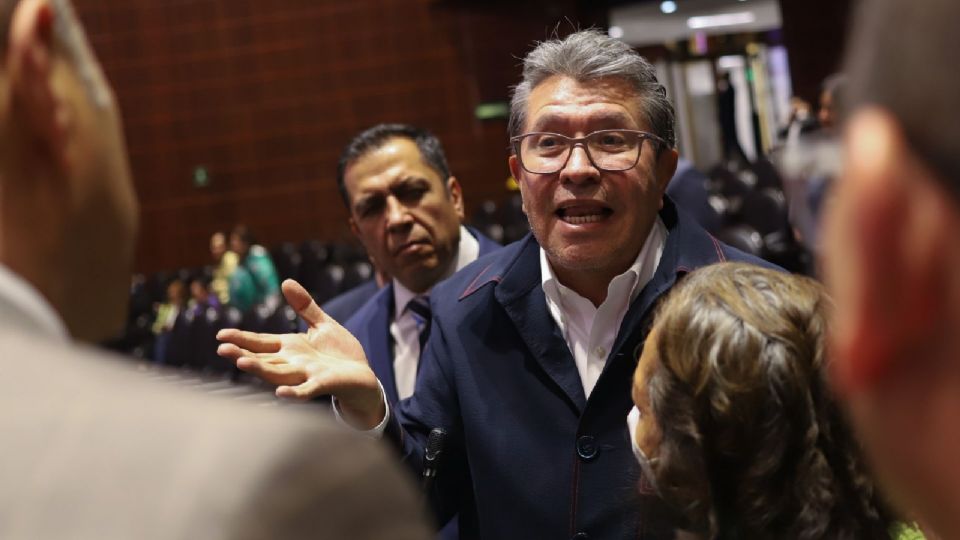 Ante la Comisión de Turismo, el líder de Morena en San Lázaro expone el planteamiento para contrarrestar las restricciones al paso libre y permanente a zonas de playa y áreas naturales protegidas.