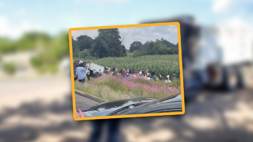 El conductor del tráiler perdió el control y terminó volcándose en la autopista Arco Norte, a la altura del municipio de Jilotepec, en el Estado de México.