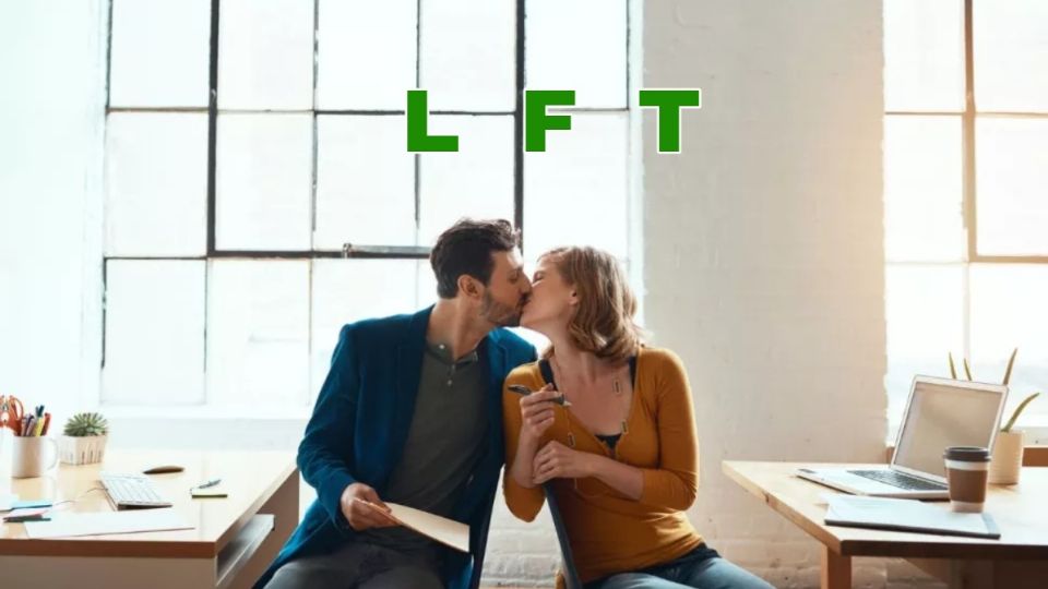 Esto dice la LFT sobre castigos por tener pareja en el trabajo
