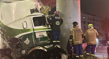 VIDEO | Tráiler choca contra pilar de la Línea B del Metro CDMX; hubo un fallecido