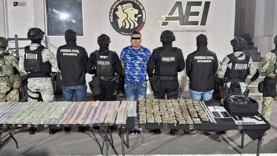 Jonathan “N” fue detenido en Escobedo con armas, drogas y dinero en efectivo durante un operativo de inteligencia.