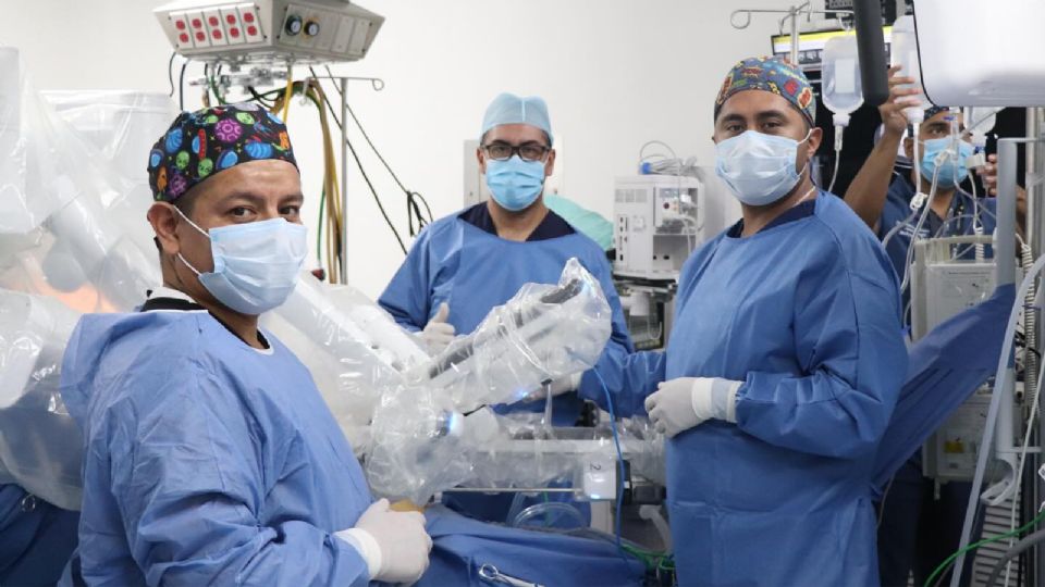 La prostatectomía radical con el sistema da Vinci ofrece una alternativa más precisa y menos invasiva para pacientes con cáncer de próstata.